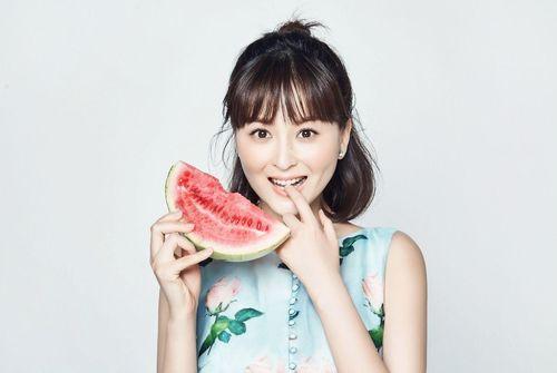 娱乐圈十大吃瓜女星是谁,揭秘幕后故事与热点事件 第2张 娱乐圈十大吃瓜女星是谁,揭秘幕后故事与热点事件 第2张