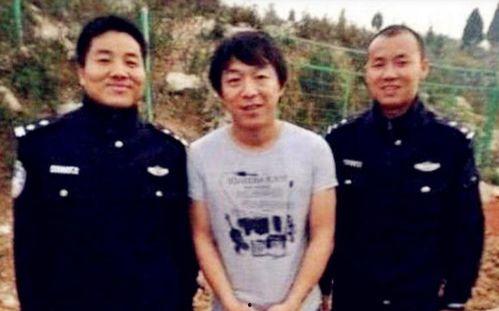 杨坤爆料被粉丝堵门视频,现场视频曝光引热议 第3张 杨坤爆料被粉丝堵门视频,现场视频曝光引热议 第3张