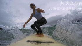 冲浪达人阿怡爆料视频在线观看,独家爆料视频在线观看，带你领略冲浪魅力