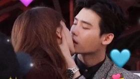 横店眼镜爆料山炮视频,山炮视频引发热议，揭秘娱乐圈幕后真相